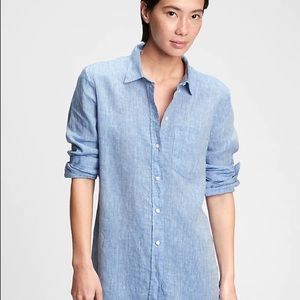 Gap small linen boyfriend shirt in light blue